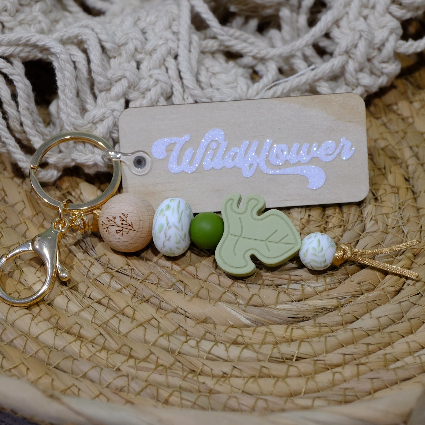 Keyring - Sage Monstera leaves