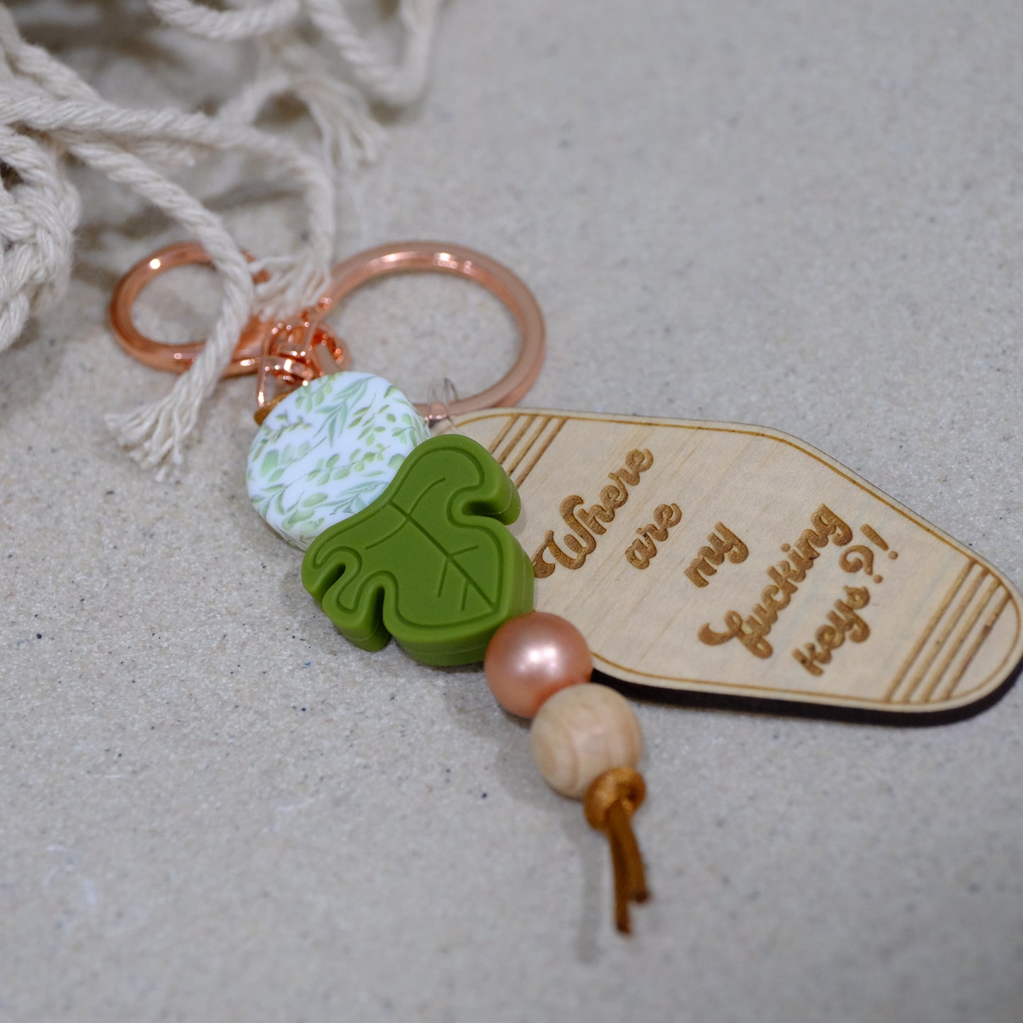 Keyring - Dark Monstera leaves